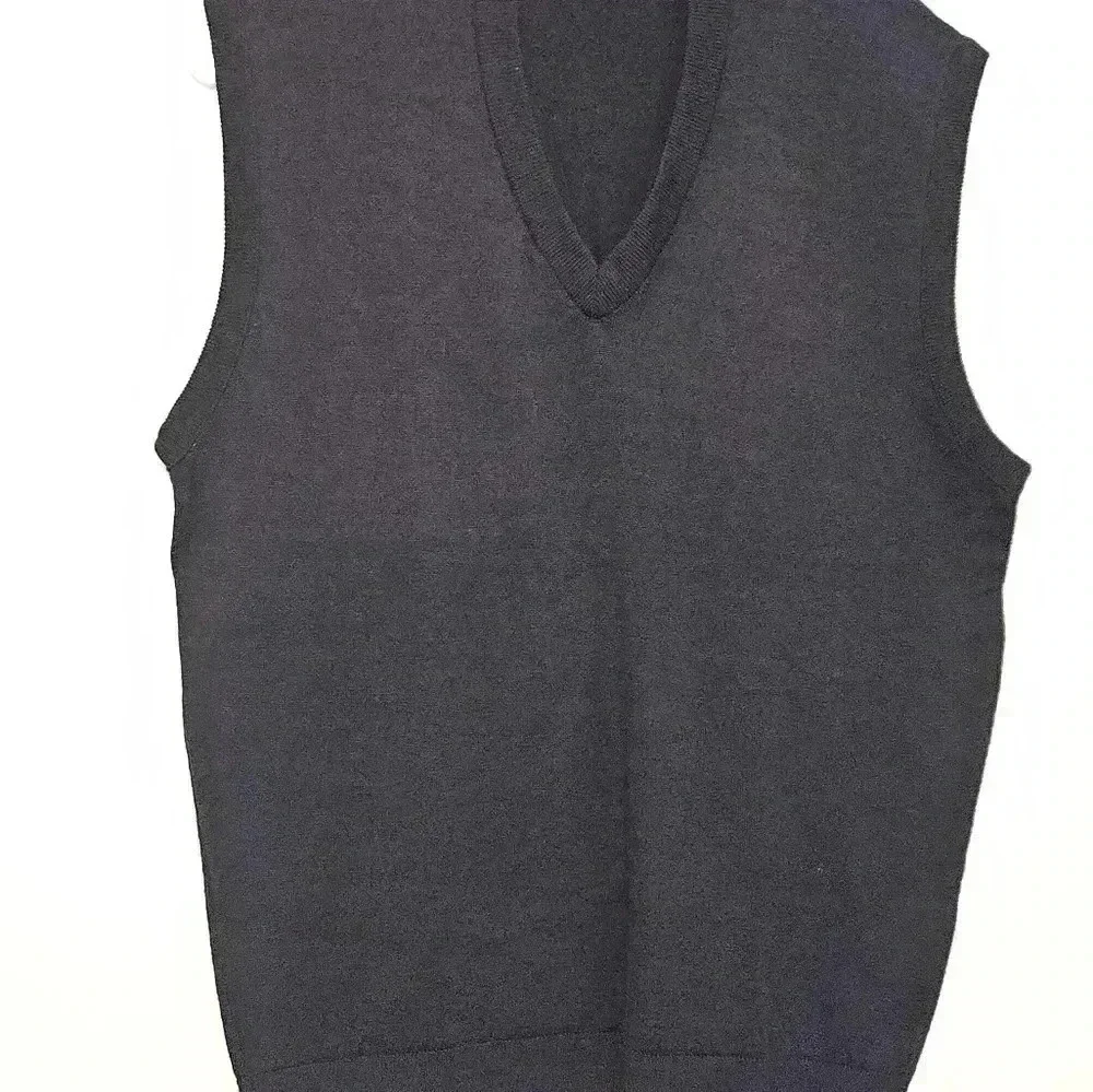 Tekau Pure New Wool V-Neck Sweater Size Small EUC